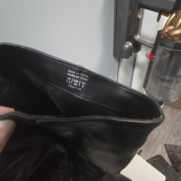 Black tall boots - Picture 4 of 5